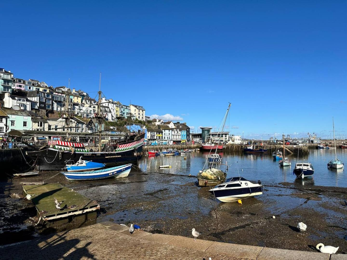 1800s Fisherman's Near Harbour *